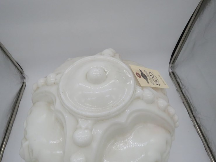 white-red-crown-gas-pump-globe-image-4