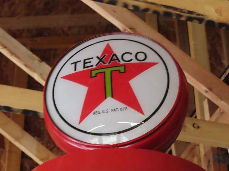 wayne-upright-visible-10-gallon-gas-pump-with-texaco-globe-image-5