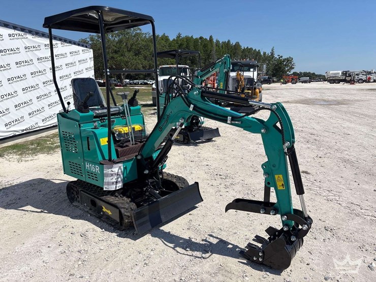 2026-cfg-industrial-h16r-mini-excavator-image-2