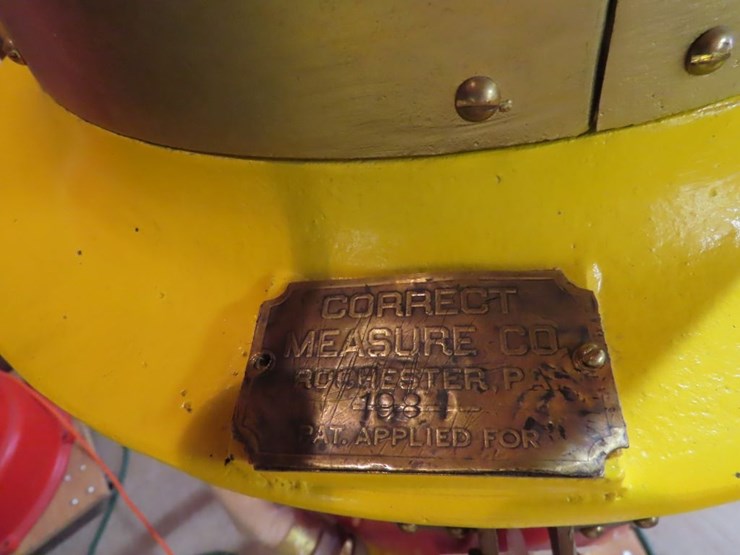 correct-measure-company-10-galloon-upright-visible-gas-pump-with-shell-milk-glass-globe-image-5