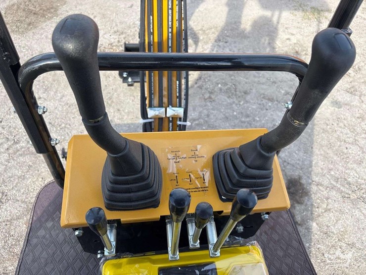 2026-cfg-industrial-h13r-mini-excavator-image-14