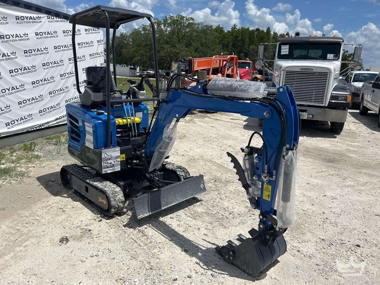 2026-cfg-industrial-dm20ym-mini-excavator-image-2