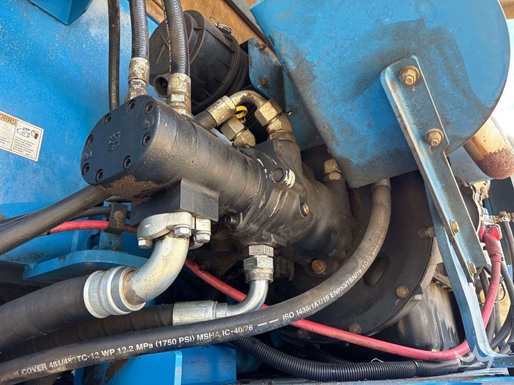 2013-genie-z-80-80ft-4x4-articulating-boom-lift-image-25