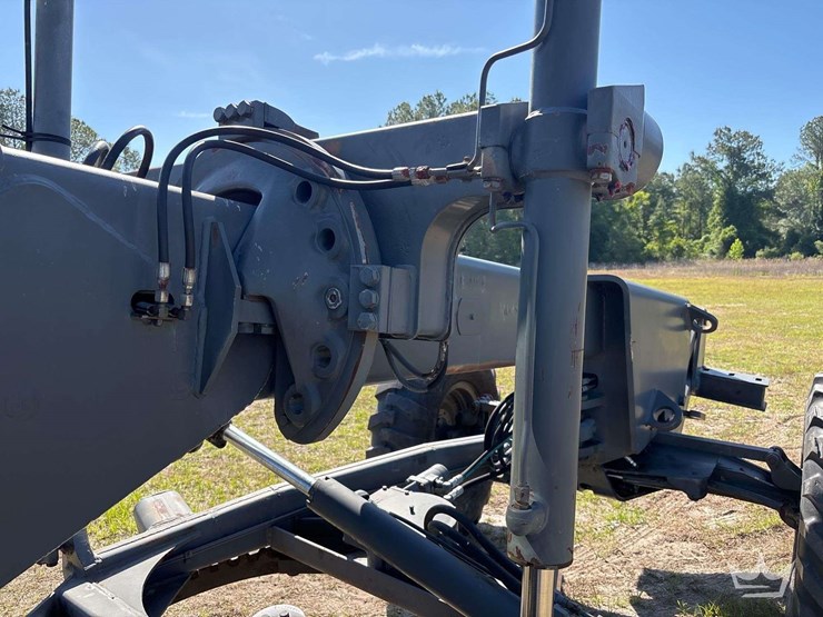 1986-deere-570a-image-17