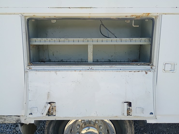 #24215-•-1999-gmc-c7500-bucket-truck-image-86