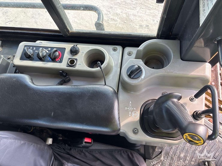 2017-komatsu-d61pxi-24-image-20
