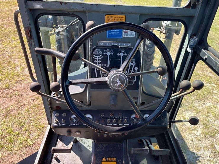 1986-deere-570a-image-30