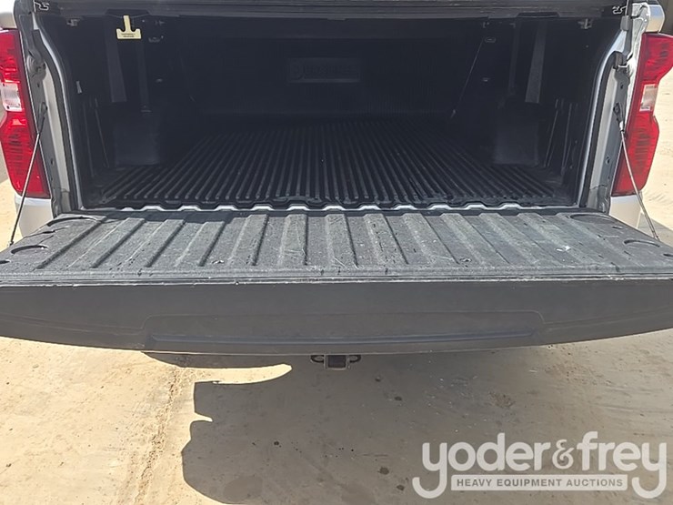 2022-chevrolet-1500-image-13