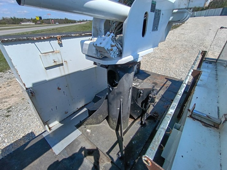 #24215-•-1999-gmc-c7500-bucket-truck-image-97