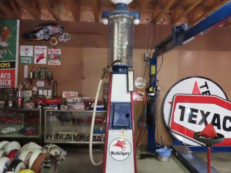 hayes-equipment-upright-visible-10-gallon-gas-pump-with-mobil-gas-globe-image-2
