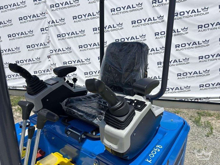 2026-cfg-industrial-dm20ym-mini-excavator-image-13
