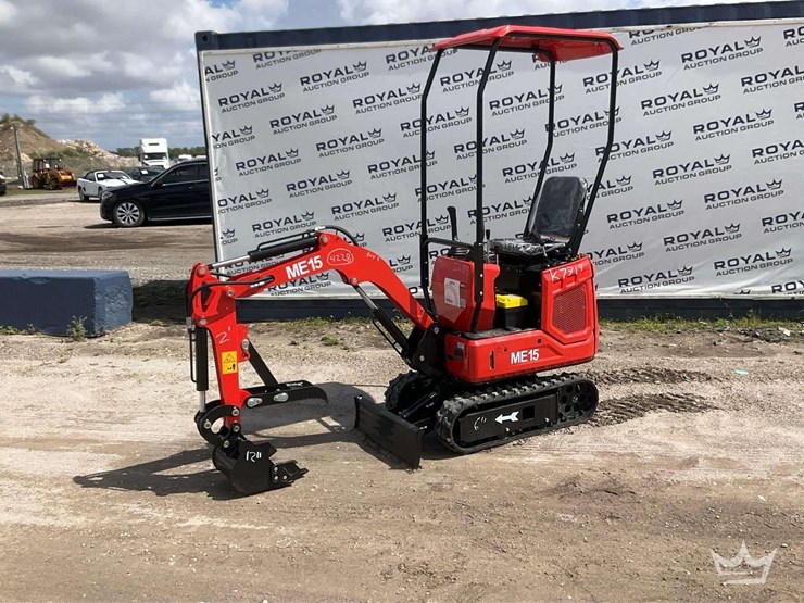 2025-me15-mini-excavator-image-1