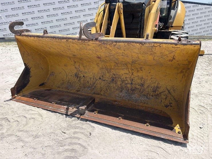 2014-caterpillar-420f-image-14