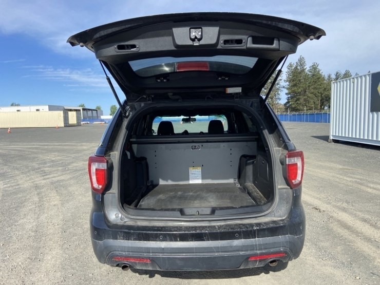 2017-ford-explorer-image-27