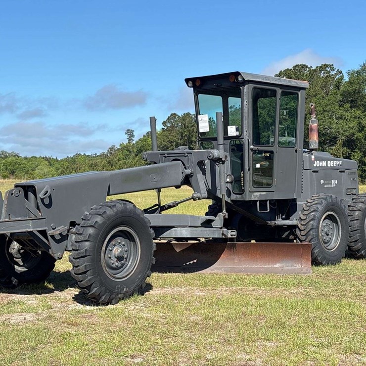 1986 DEERE 570A