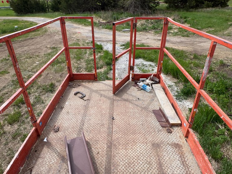 skyjack-sj8243-scissor-lift-image-17