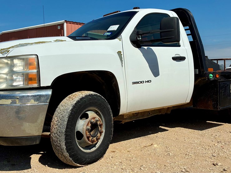 2013-chevrolet-silverado-3500-image-1