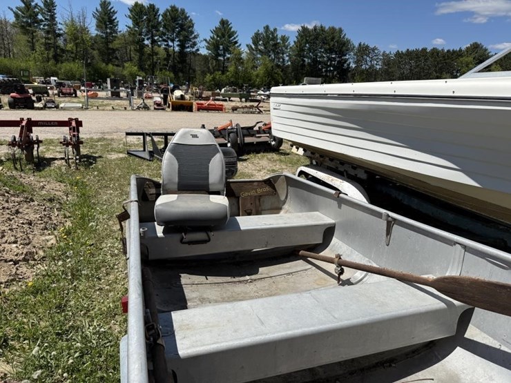 13.5'-aluminum-fishing-boat-image-6