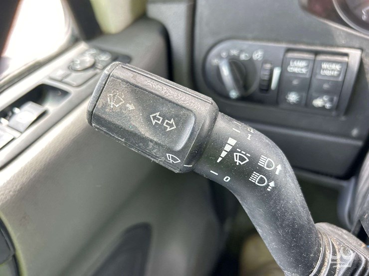 2021-international-rh613-t/a-day-cab-truck-tractor-image-17