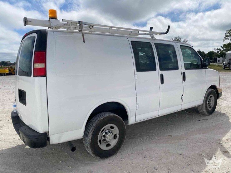 2011-chevrolet-express-2500-image-3