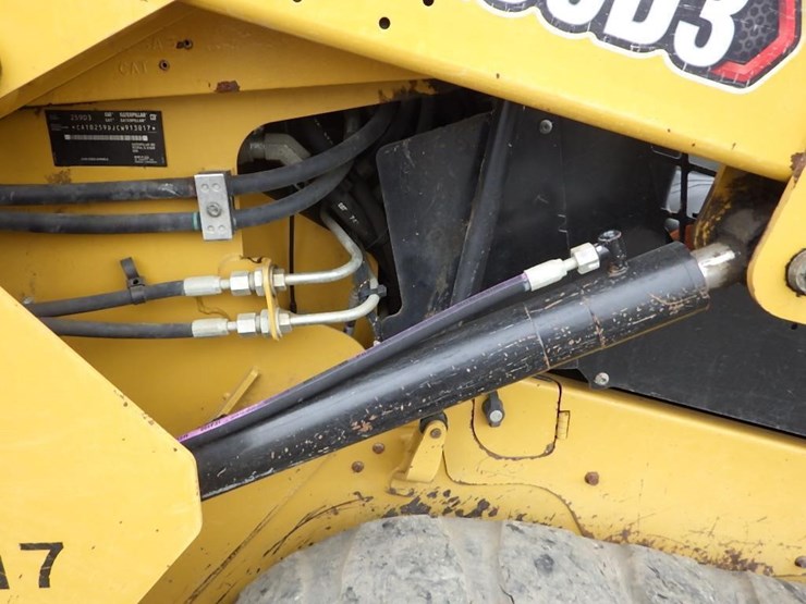 2021-caterpillar-259d3-image-17