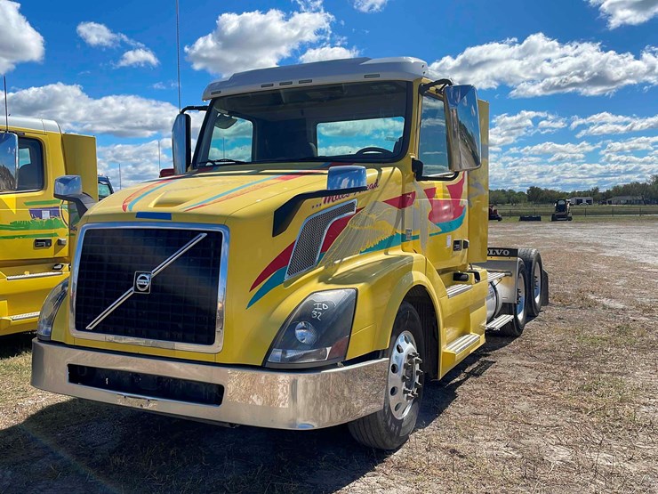 2015-volvo-vn-image-1