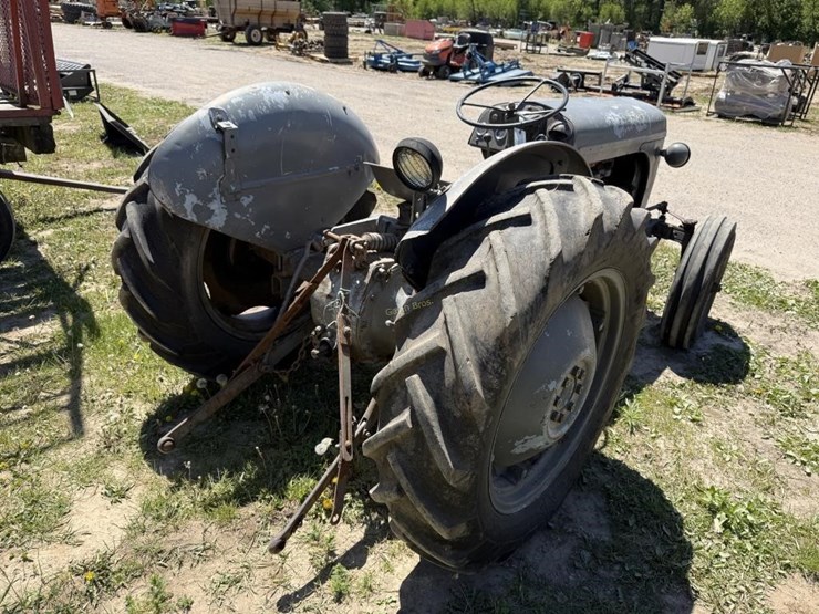 ferguson-30-tractor-image-4