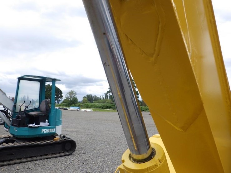 komatsu-pc28uu-image-13