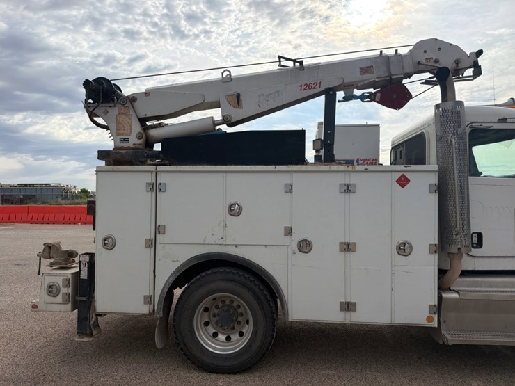 2016-peterbilt-337-image-4