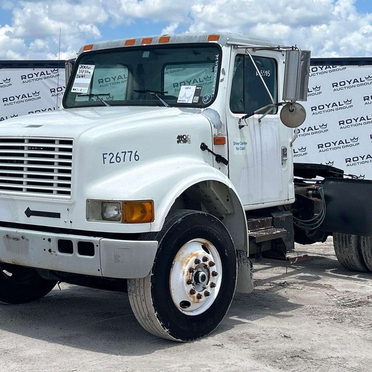 2001 INTERNATIONAL 4900