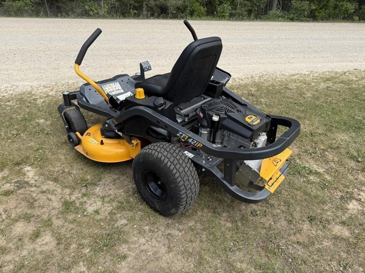 cub-cadet-ultima-zt1-42ip-zero-turn-mower-image-4
