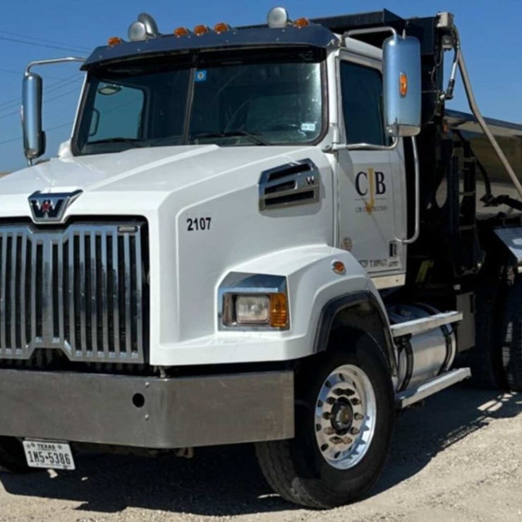 2022 WESTERN STAR DUMP TRUCK