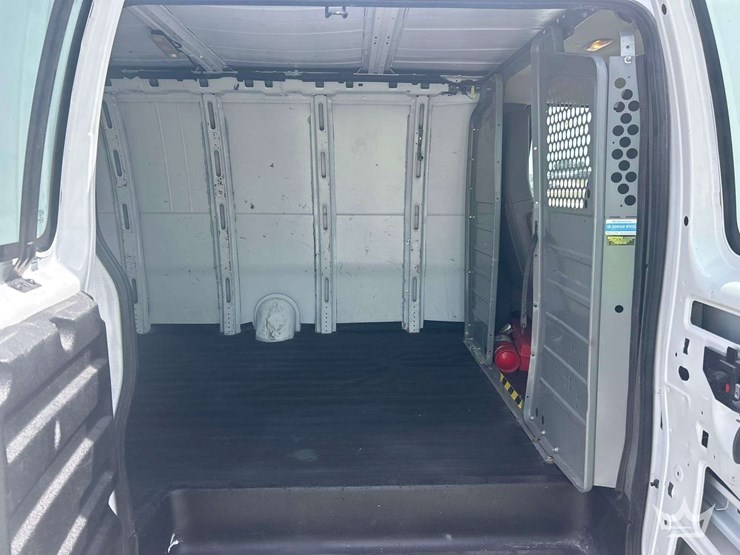 2019-chevrolet-express-2500-image-19