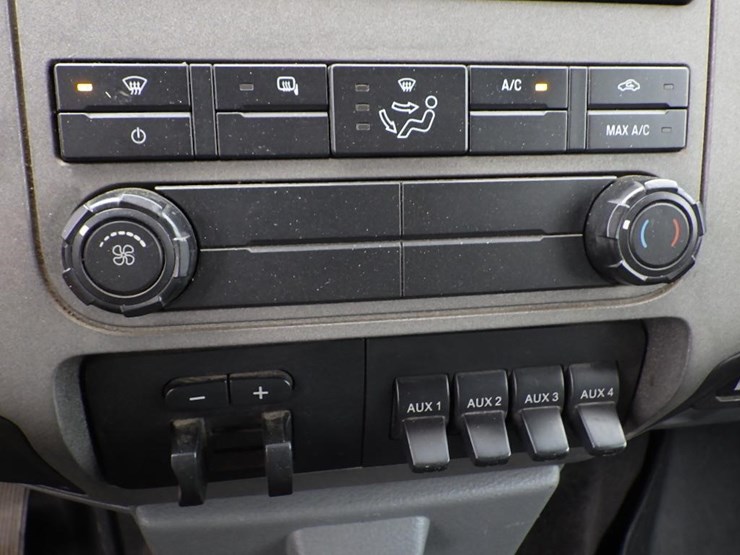 2011-ford-f550-image-39