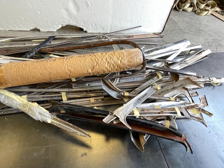 #5398-•-huge-lot-of-classic-car-chrome-trim-(las-cruces,-nm)-image-29
