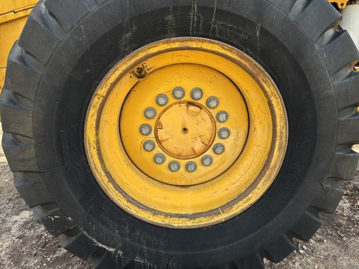 2001-john-deere-444h-image-17
