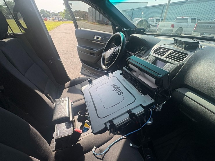 2016-ford-explorer-image-9