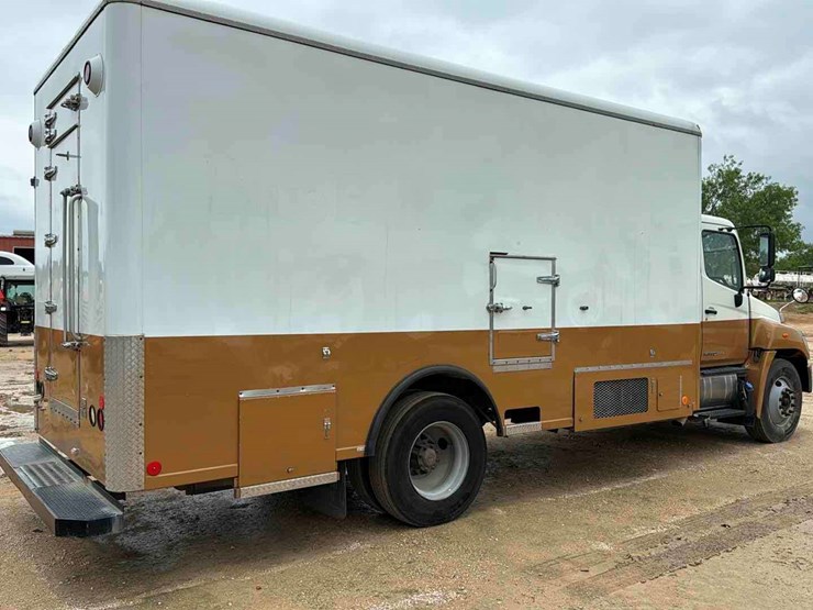2011-hino-box-truck-image-6