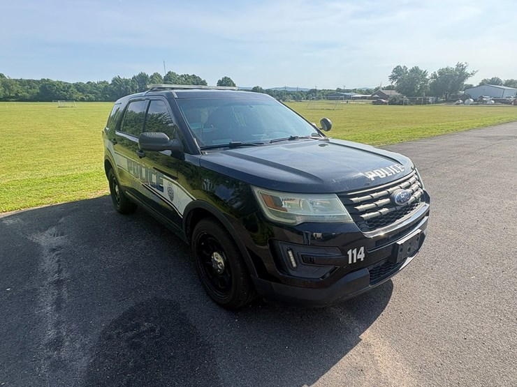 2016-ford-explorer-image-3