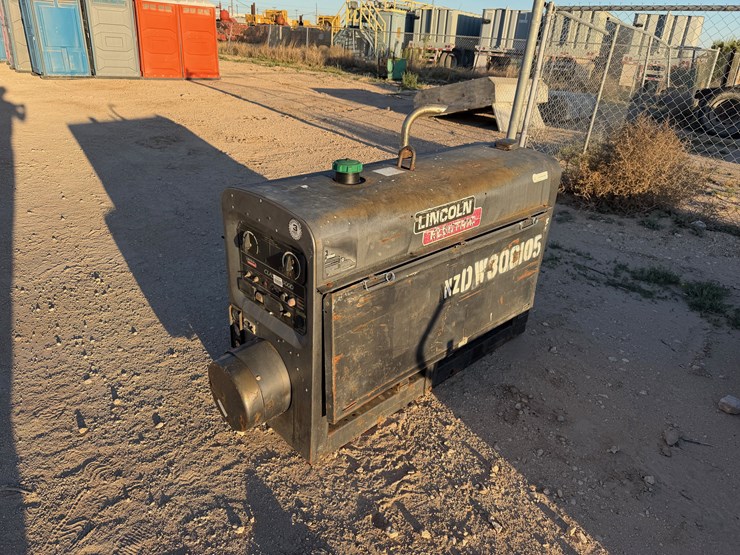 lincoln-class-300d-welder-image-1