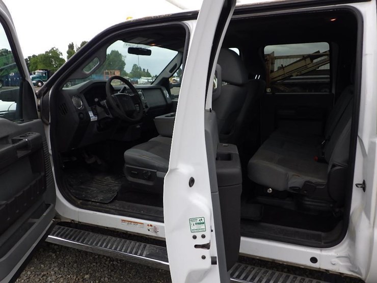 2011-ford-f550-image-27