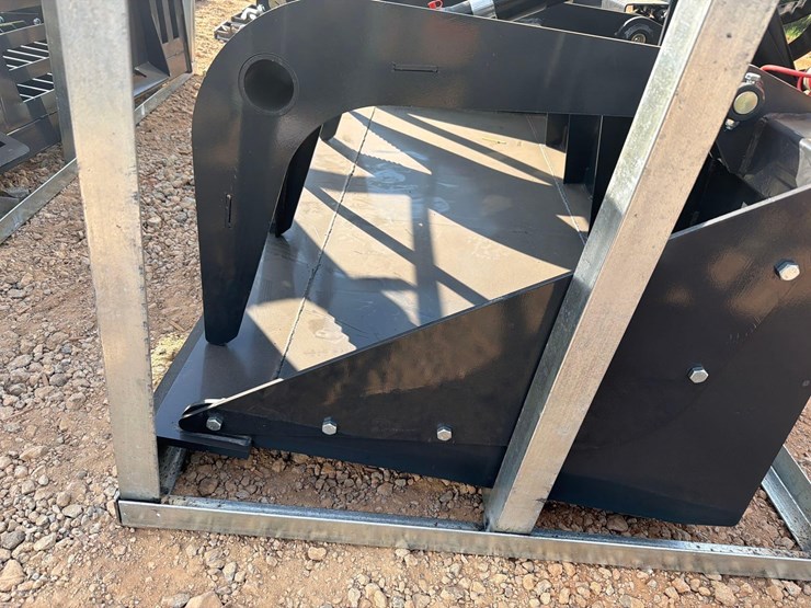 unused-landhonor-72"-skid-steer-rock-grapple-bucket-image-4