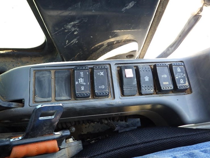 deere-245g-lc-image-49