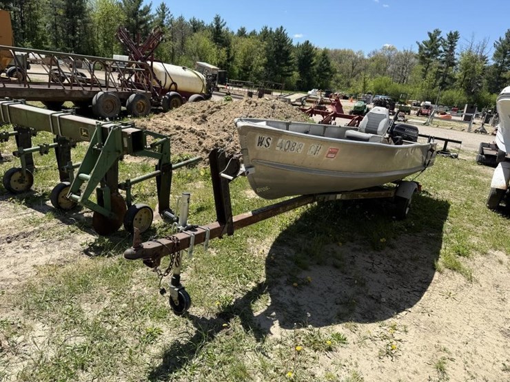 13.5'-aluminum-fishing-boat-image-2