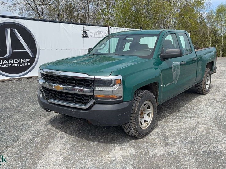 2017-chevrolet-silverado-1500-image-1