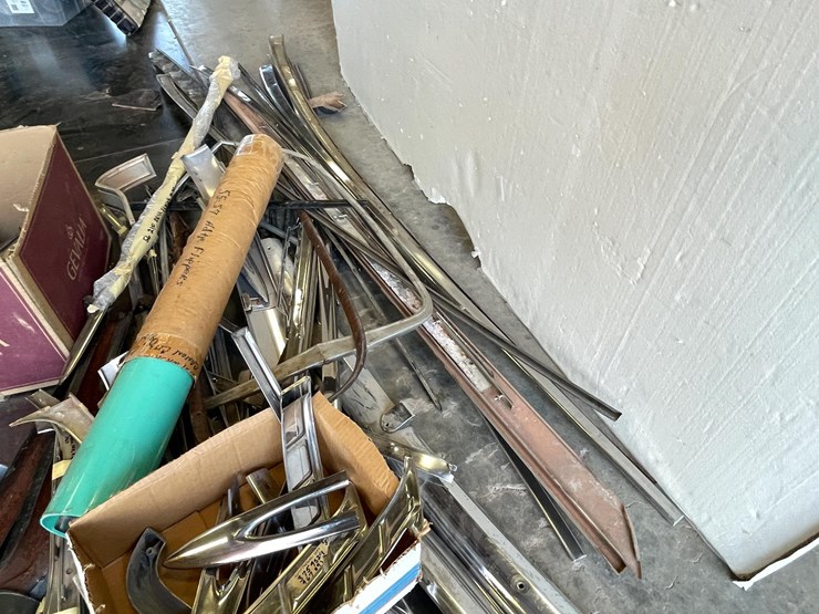 #5398-•-huge-lot-of-classic-car-chrome-trim-(las-cruces,-nm)-image-37