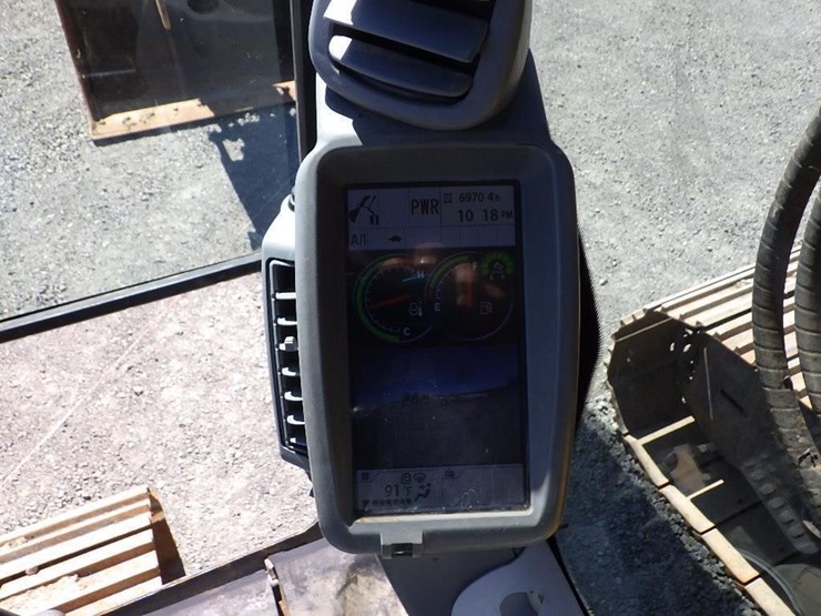 deere-245g-lc-image-57