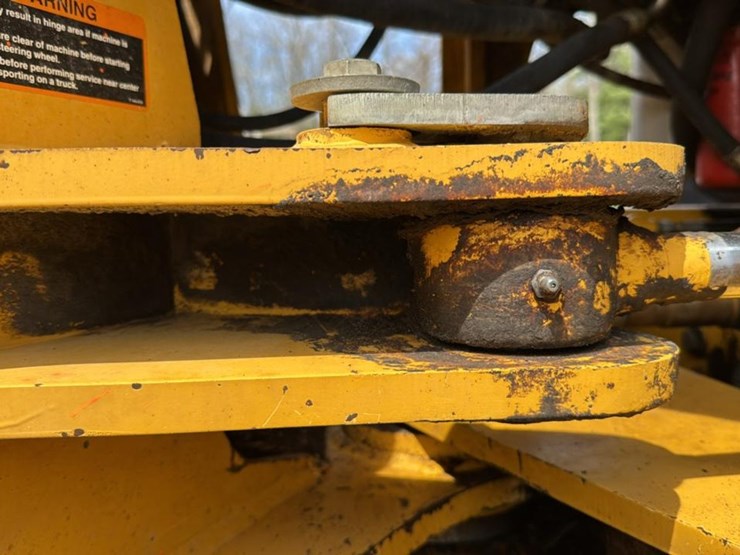 2001-john-deere-444h-image-35