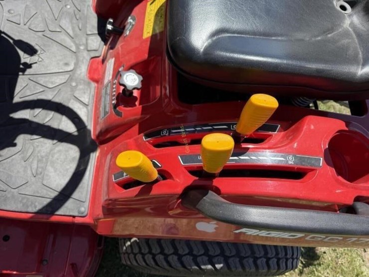 2019-massey-ferguson-gc1723e-image-12