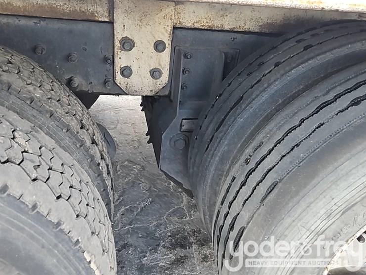 2005-kenworth-t800-image-18